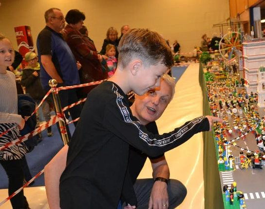 2TTOYS Sponsort groot gratis LEGO festijn