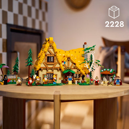 LEGO Huisje van Sneeuwwitje en de zeven dwergen 43242 Disney