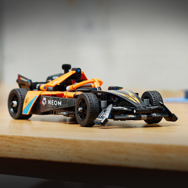 LEGO NEOM McLaren Formula E racewagen 42169 Technic LEGO TECHNIC @ 2TTOYS LEGO €. 44.48