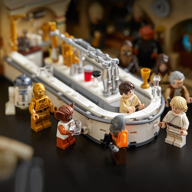 LEGO Mos Eisley Cantina inclusief Luke Skywalker, Han Solo en C-3PO 75290 StarWars LEGO STARWARS @ 2TTOYS LEGO €. 399.99