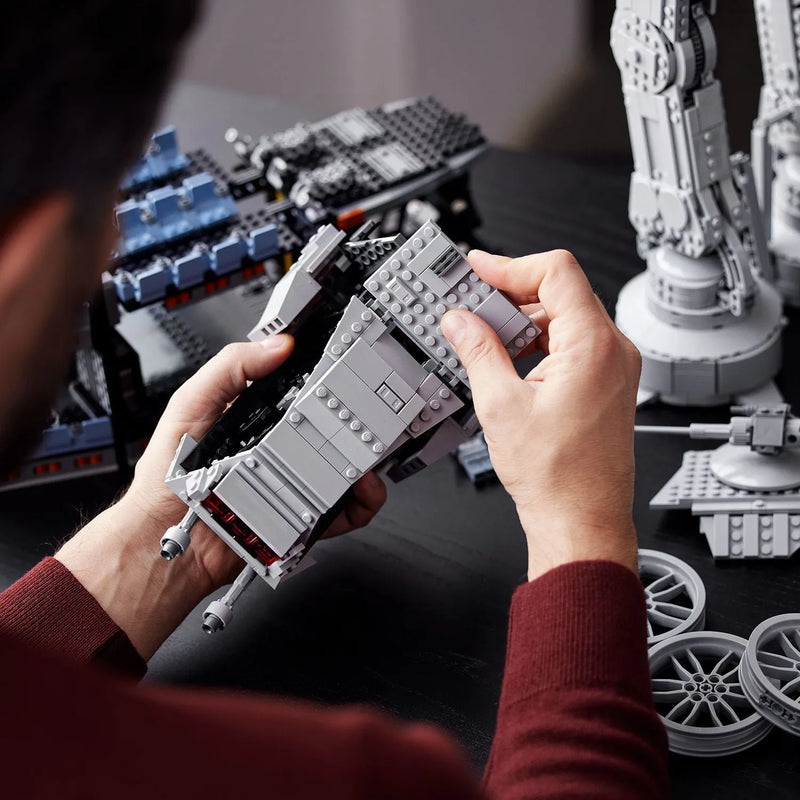 LEGO AT-AT 75313 Starwars (€. 25,00 per week + €. 50,00 borg)