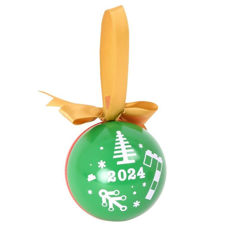 Free LEGO Christmas bauble with a LEGO advent calendar