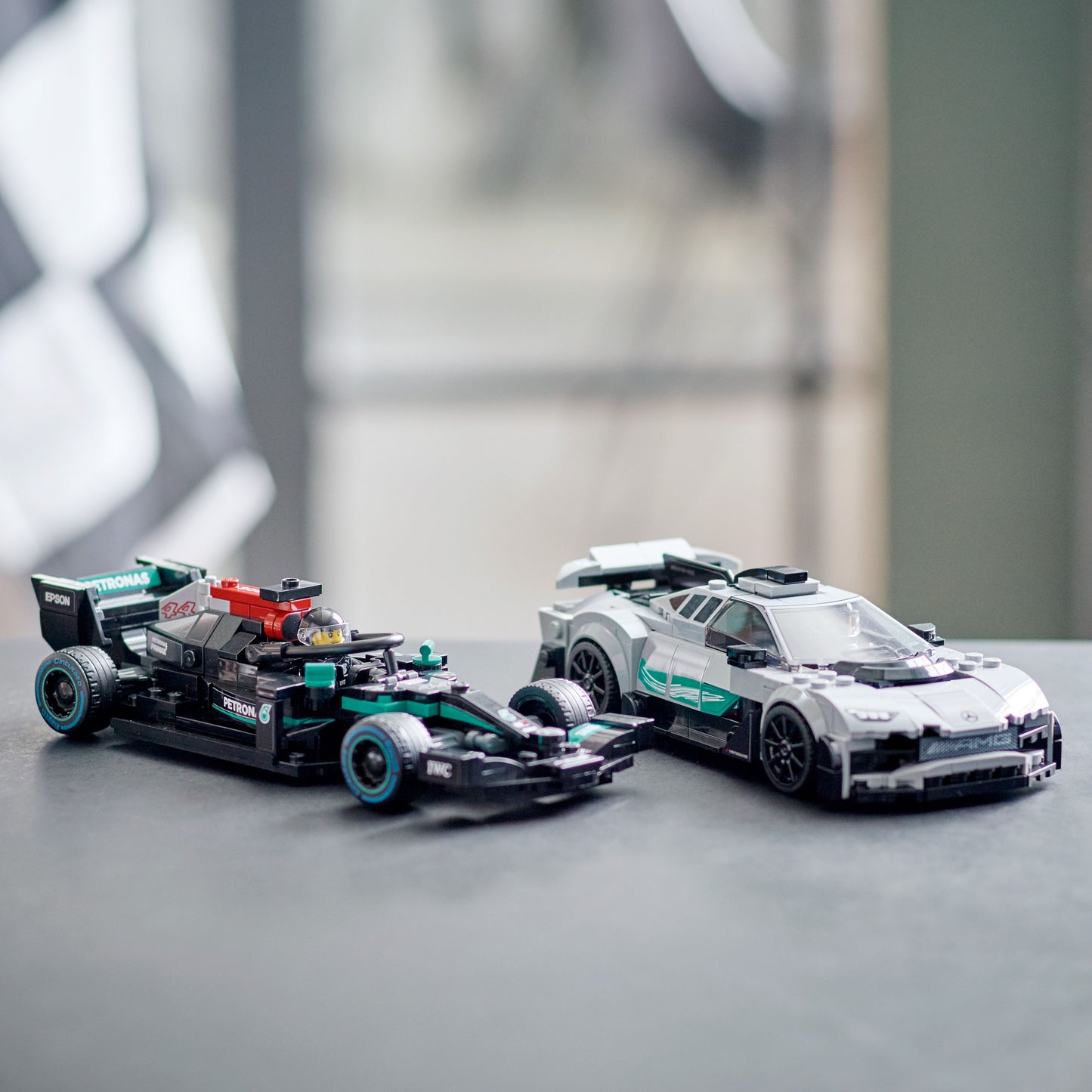 LEGO Mercedes-AMG Formel 1 W12 E Performance &amp; Mercedes-AMG Project One 76909 