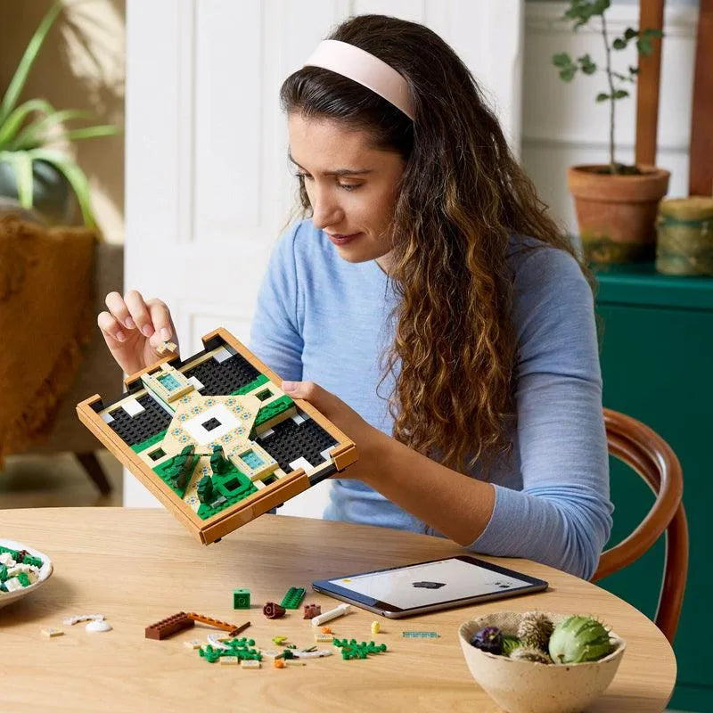 LEGO Garden with Fountain 10359 Icons (Delivery: January 2025)