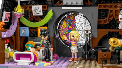 LEGO Wednesday & Enid's Dorm Room 76781 Wednesday