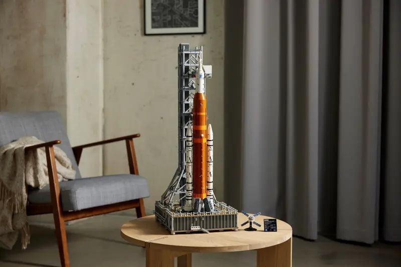 LEGO NASA Artemis Space Launch System 10341 Icons LEGO ICONS @ 2TTOYS | Official LEGO shop😊🥰 LEGO €. 259.99