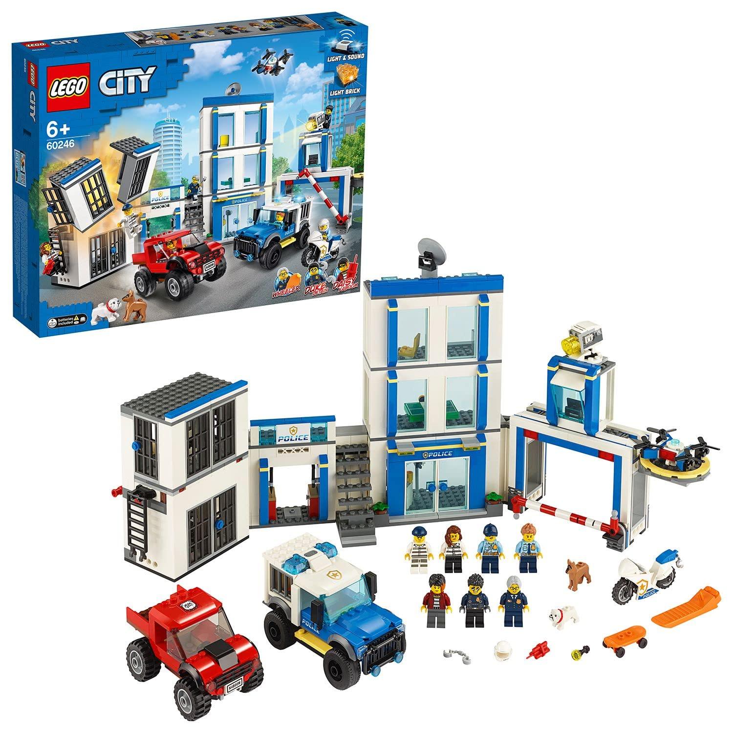 LEGO Uitgebreid Politie bureau 60246 City Politie LEGO CITY POLITIE @ 2TTOYS LEGO €. 79.99