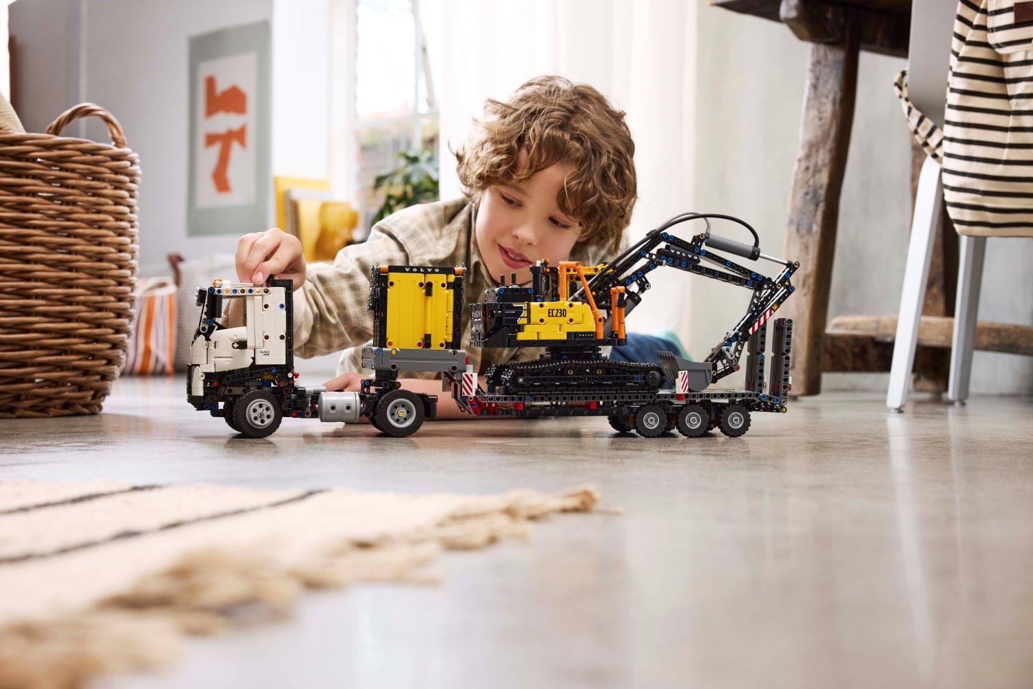 LEGO Volvo FMX Truck & EC230 Electric Excavator 42175 Technic LEGO TECHNIC @ 2TTOYS | Official LEGO shop😊🥰 LEGO €. 169.49