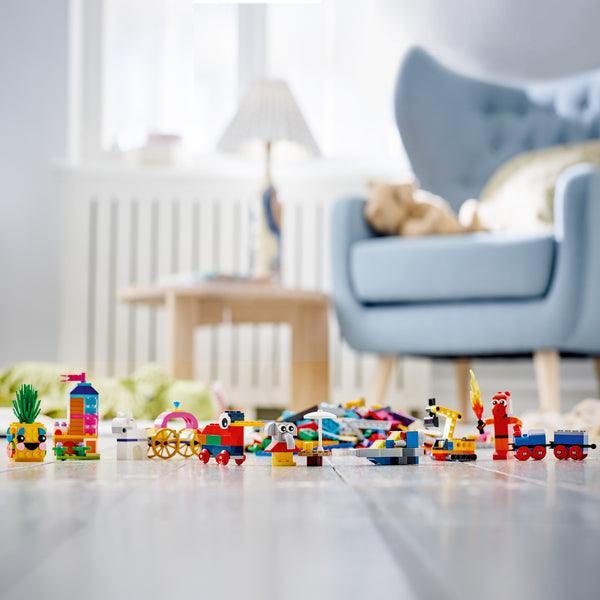 LEGO 90 jaar spelen 11021 Classic LEGO CLASSIC @ 2TTOYS LEGO €. 44.99