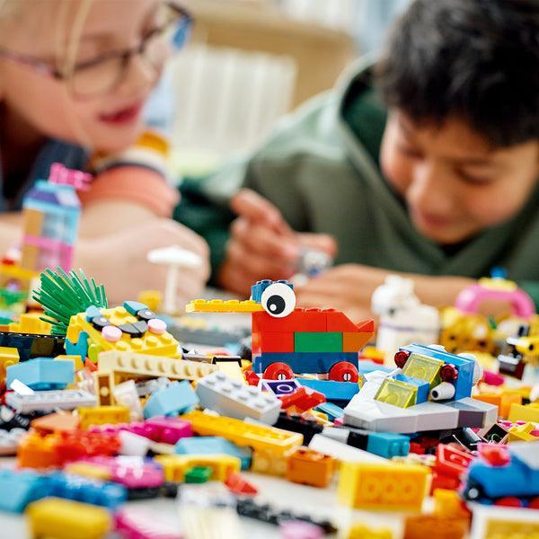 LEGO 90 jaar spelen 11021 Classic LEGO CLASSIC @ 2TTOYS LEGO €. 44.99