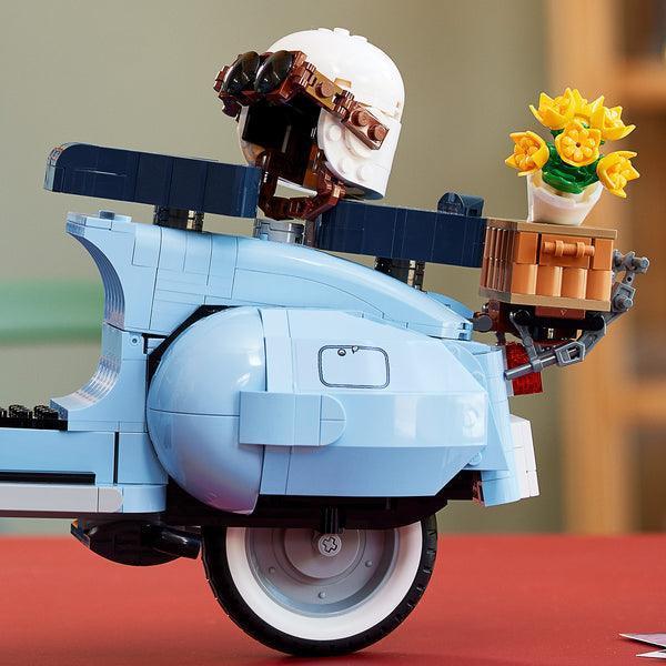 LEGO Vespa 125 Piaggio Scooter 10298 Icons (USED) LEGO CREATOR EXPERT @ 2TTOYS LEGO €. 69.99